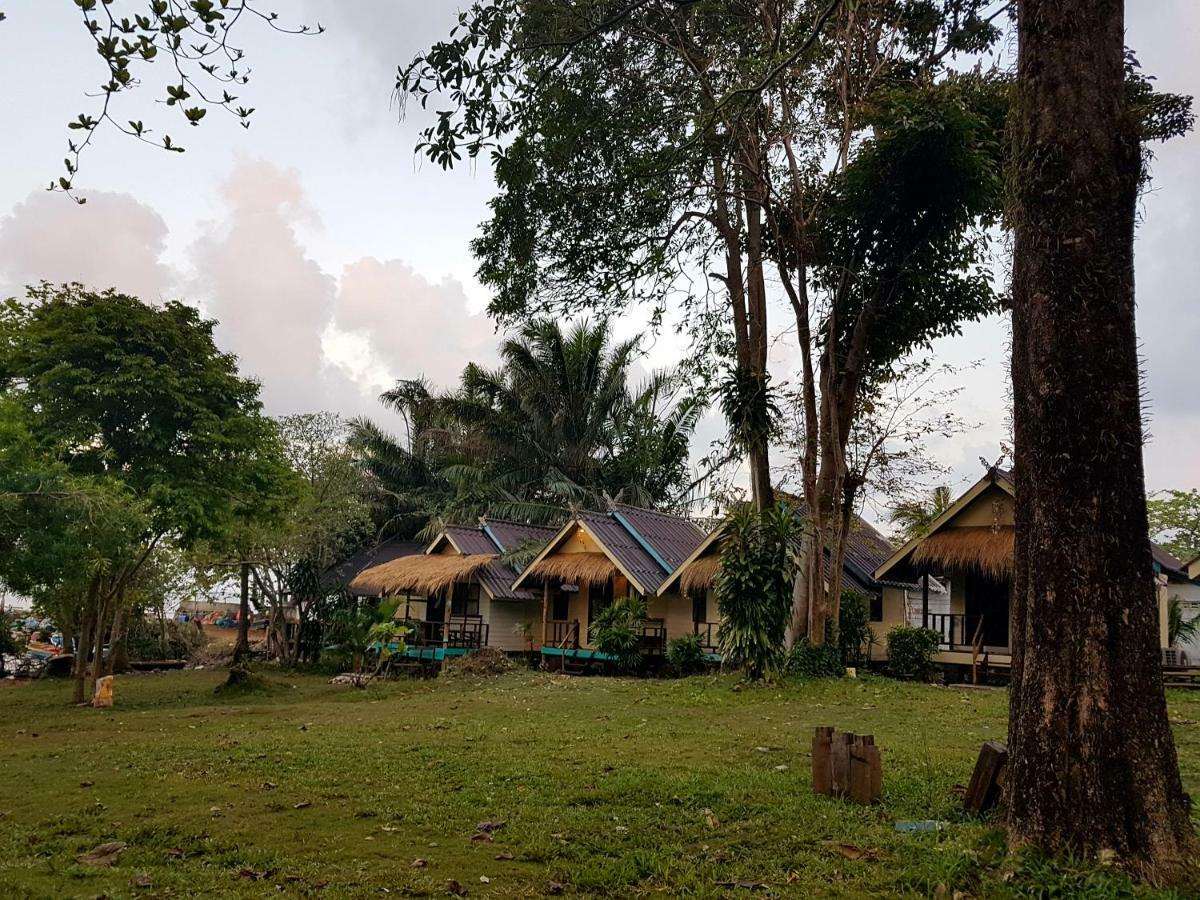 ホテル ฺbay Yard Hut チャン島 エクステリア 写真